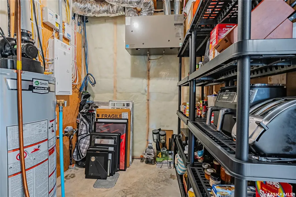 627 Fast Crescent Saskatoon SK S7W 0X1