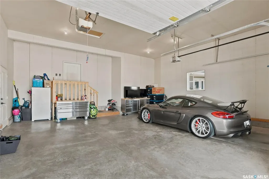 627 Fast Crescent Saskatoon SK S7W 0X1