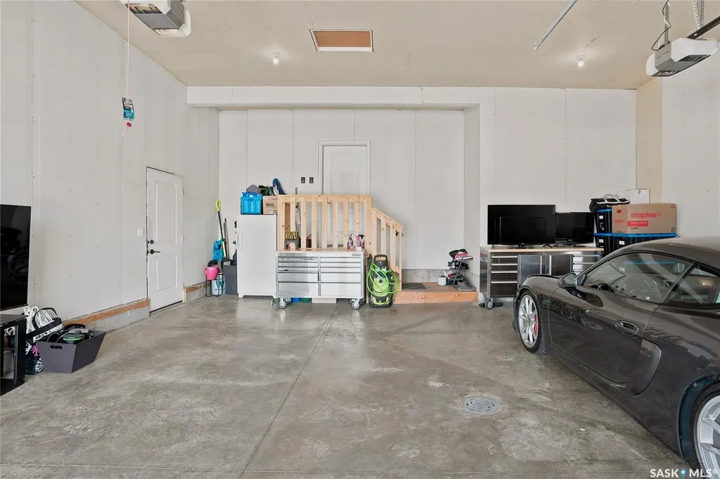 627 Fast Crescent Saskatoon SK S7W 0X1