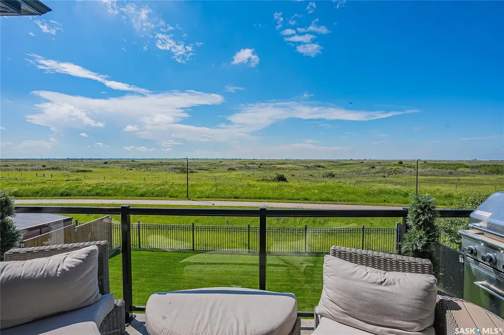 627 Fast Crescent Saskatoon SK S7W 0X1