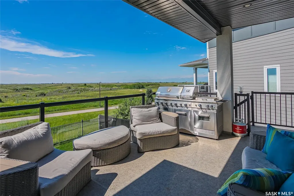 627 Fast Crescent Saskatoon SK S7W 0X1