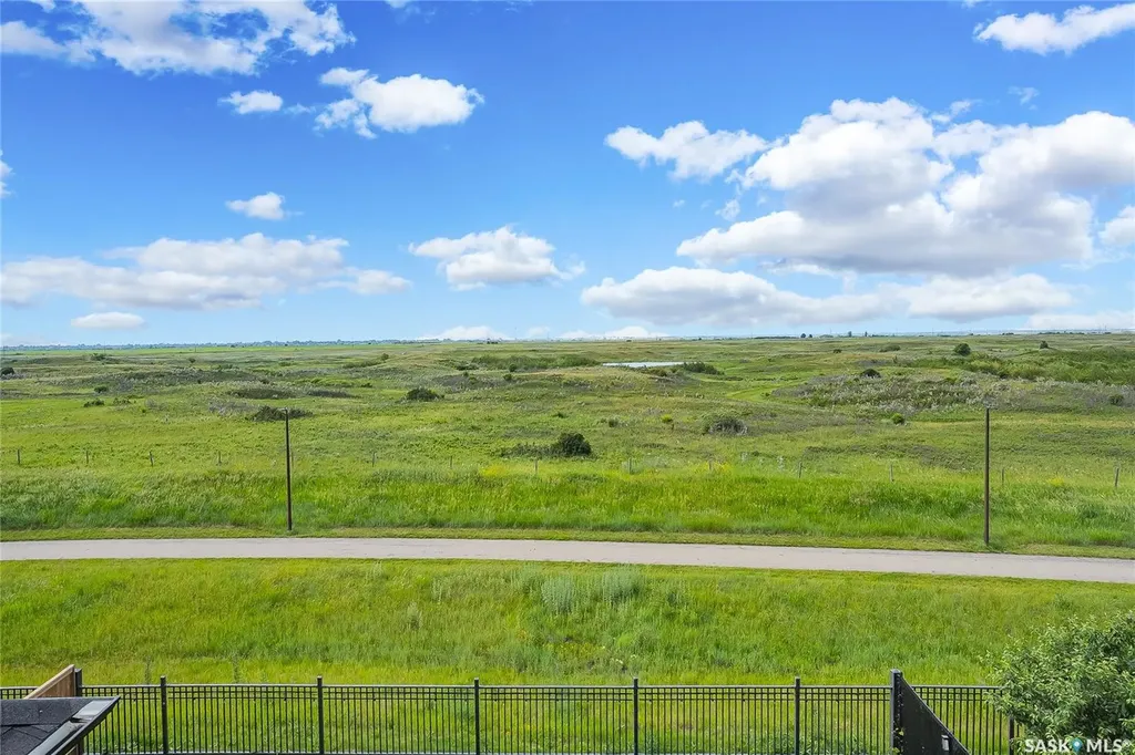627 Fast Crescent Saskatoon SK S7W 0X1