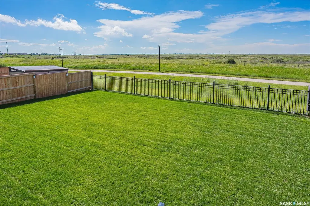 627 Fast Crescent Saskatoon SK S7W 0X1