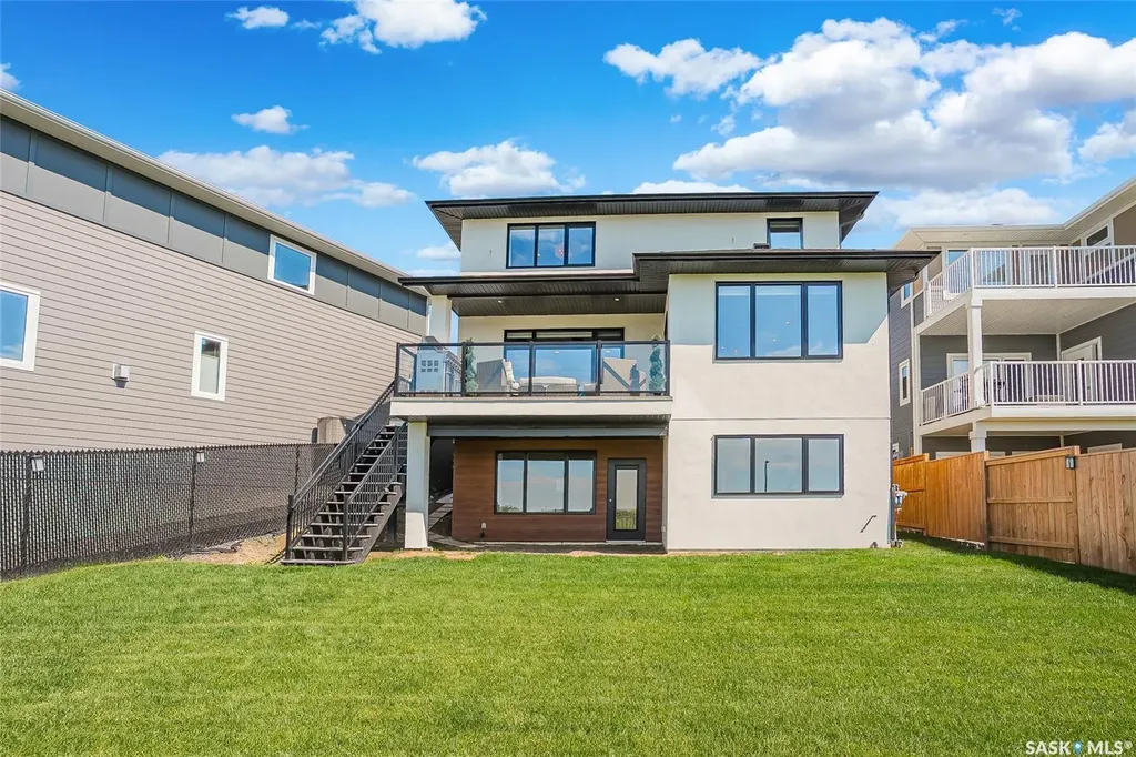 627 Fast Crescent Saskatoon SK S7W 0X1