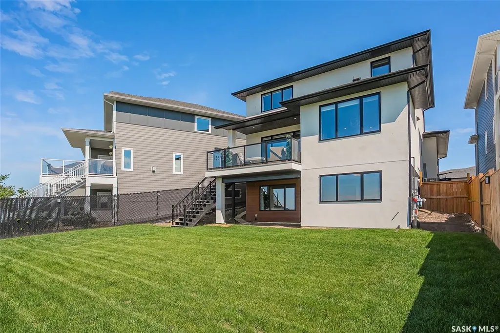 627 Fast Crescent Saskatoon SK S7W 0X1