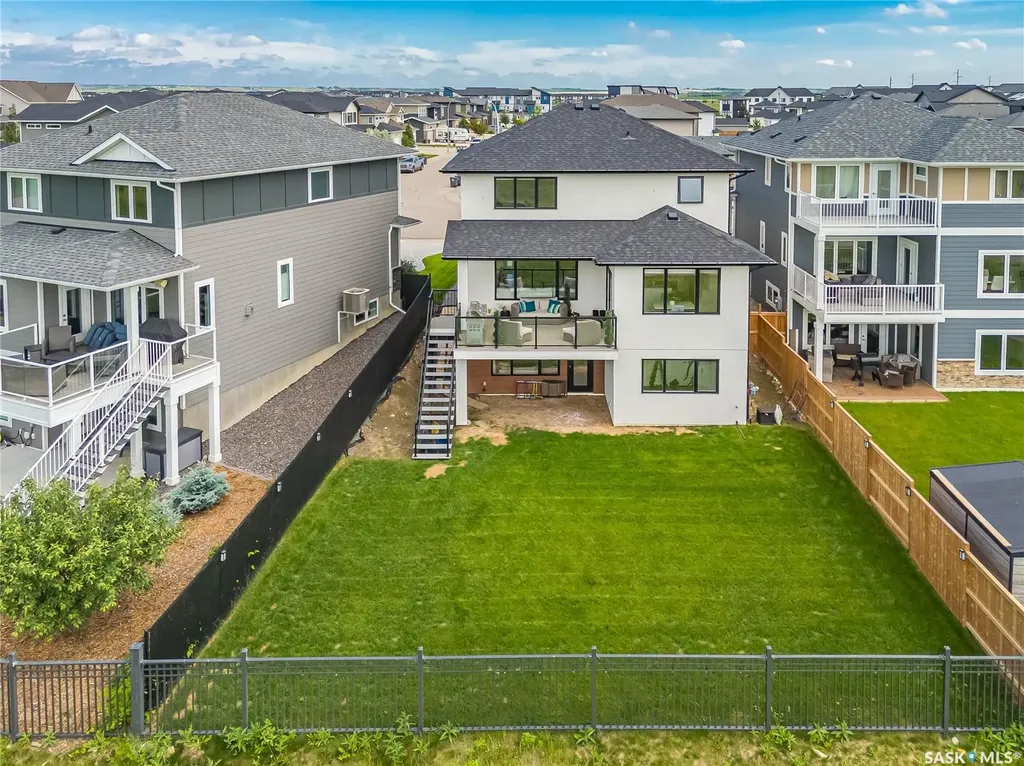 627 Fast Crescent Saskatoon SK S7W 0X1
