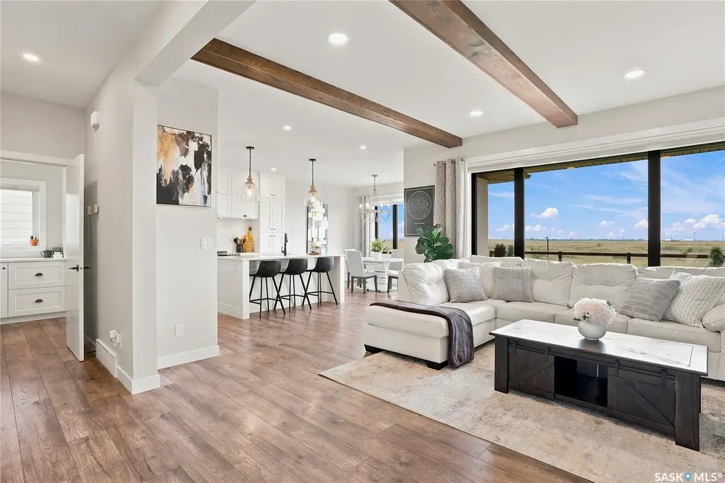 627 Fast Crescent Saskatoon SK S7W 0X1