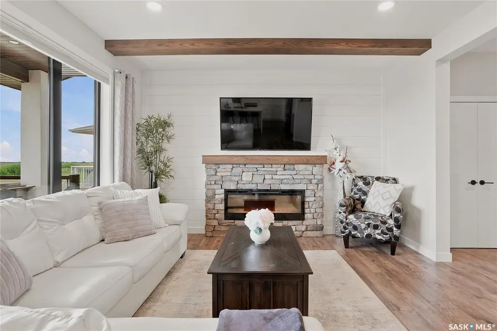 627 Fast Crescent Saskatoon SK S7W 0X1