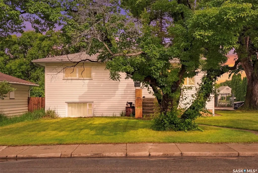 302 U Avenue N Saskatoon SK S7L 3C7