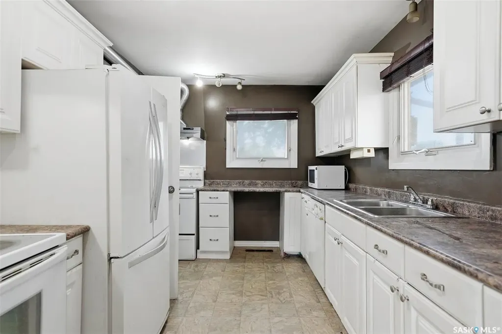 302 U Avenue N Saskatoon SK S7L 3C7