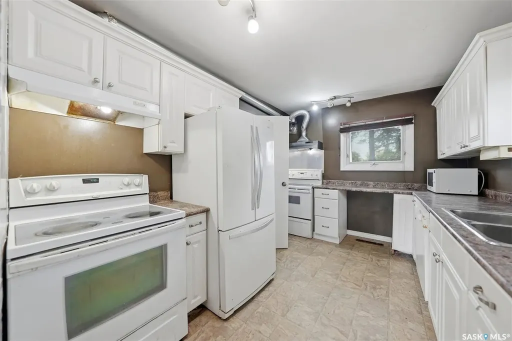 302 U Avenue N Saskatoon SK S7L 3C7