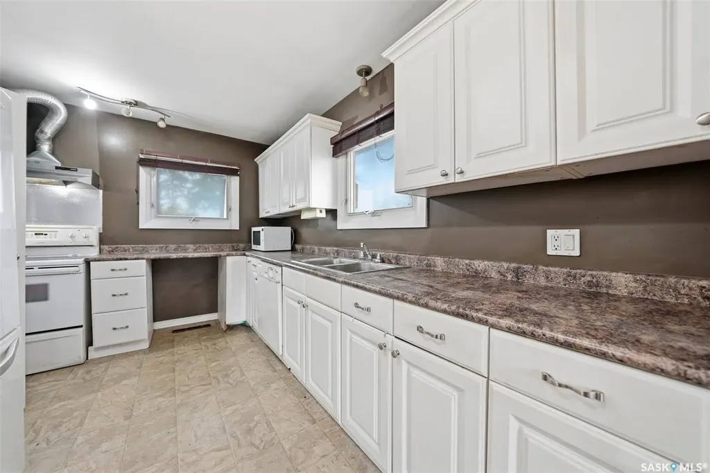 302 U Avenue N Saskatoon SK S7L 3C7