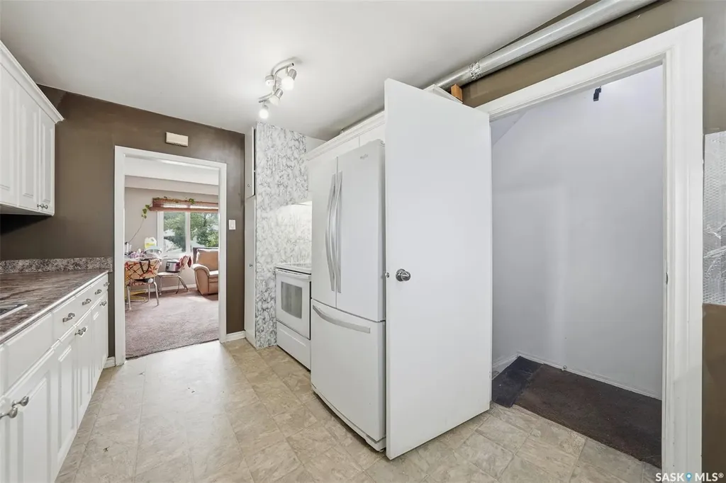 302 U Avenue N Saskatoon SK S7L 3C7