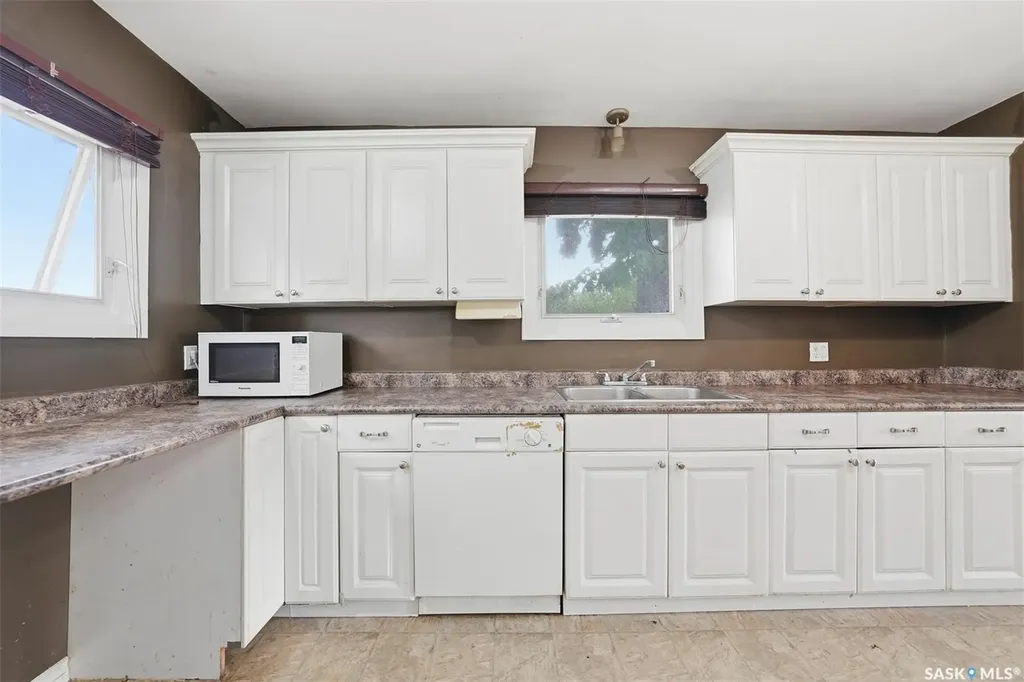 302 U Avenue N Saskatoon SK S7L 3C7