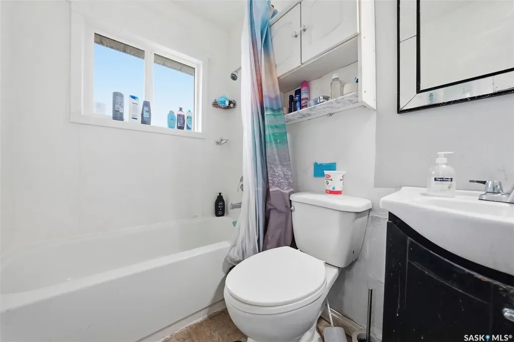 302 U Avenue N Saskatoon SK S7L 3C7