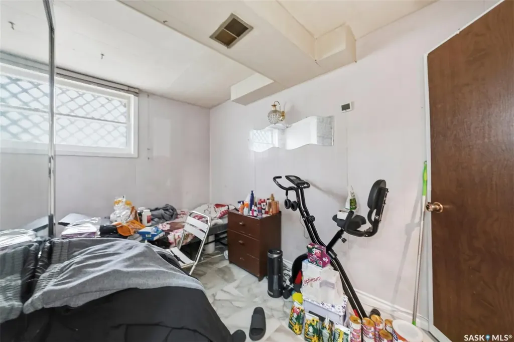 302 U Avenue N Saskatoon SK S7L 3C7