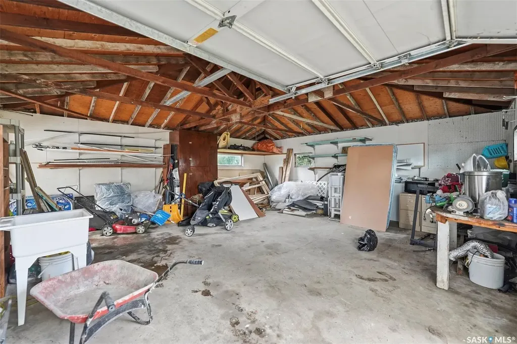 302 U Avenue N Saskatoon SK S7L 3C7