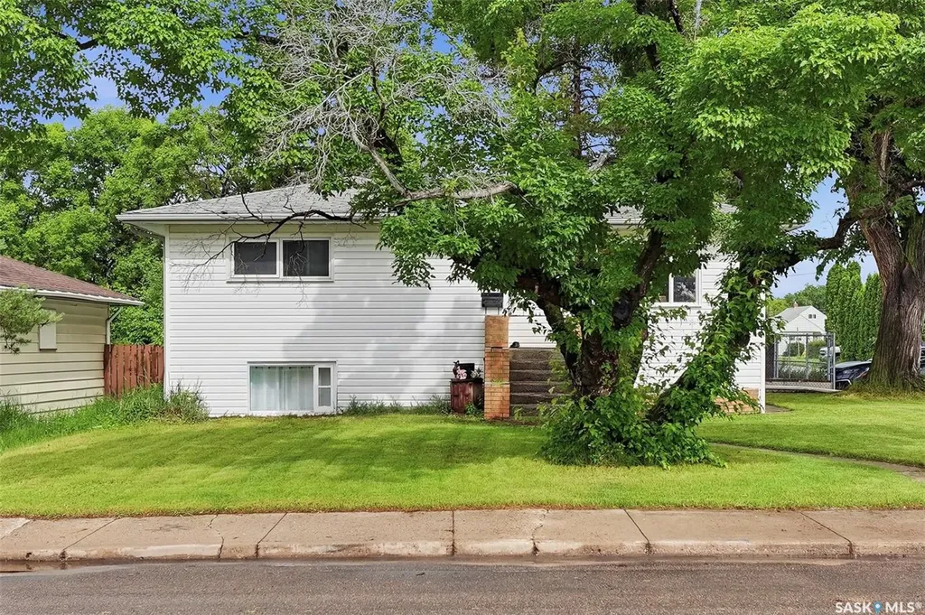 302 U Avenue N Saskatoon SK S7L 3C7