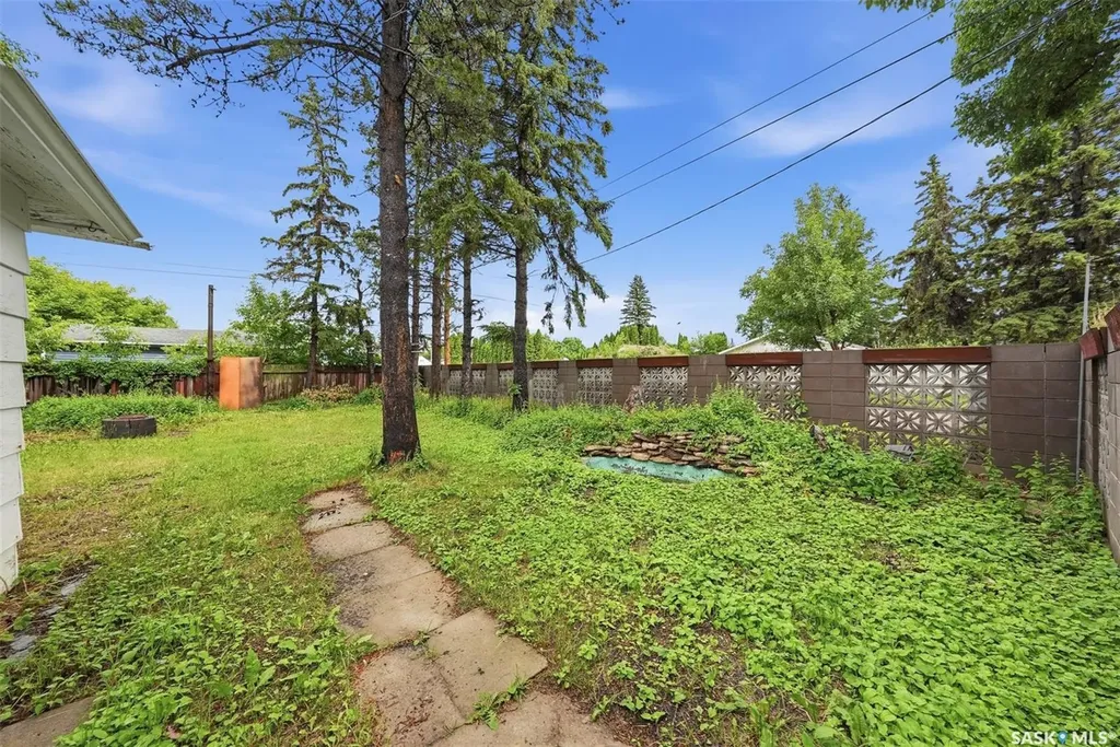 302 U Avenue N Saskatoon SK S7L 3C7