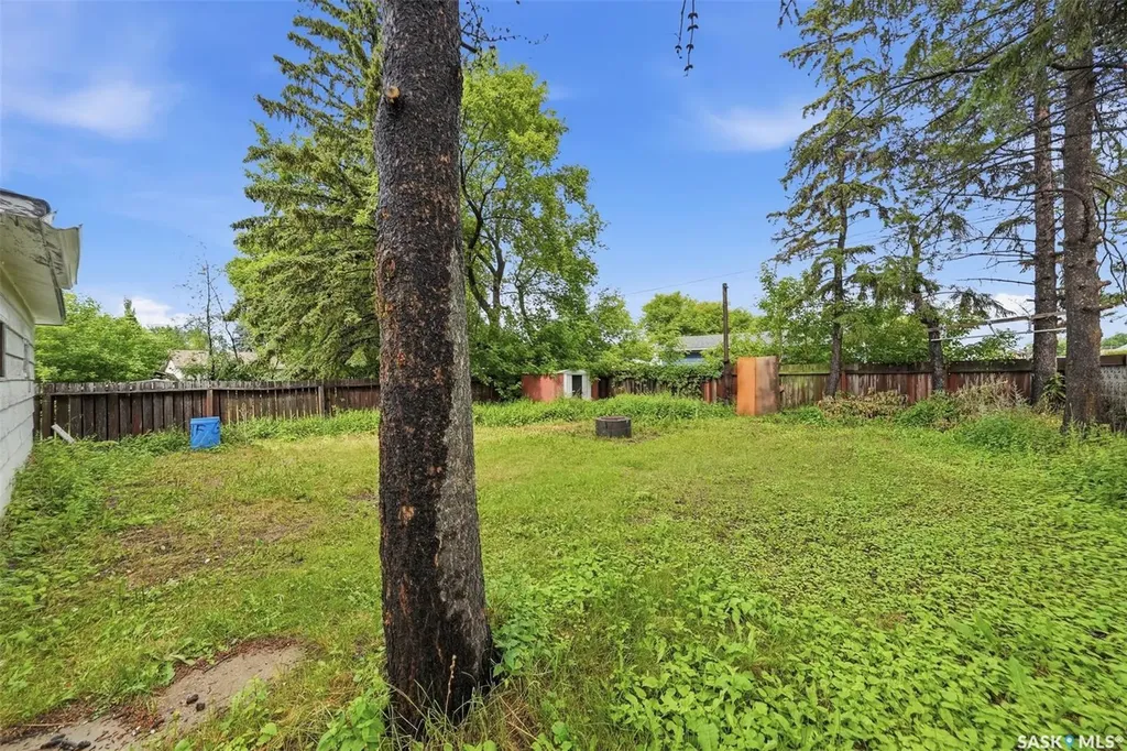 302 U Avenue N Saskatoon SK S7L 3C7