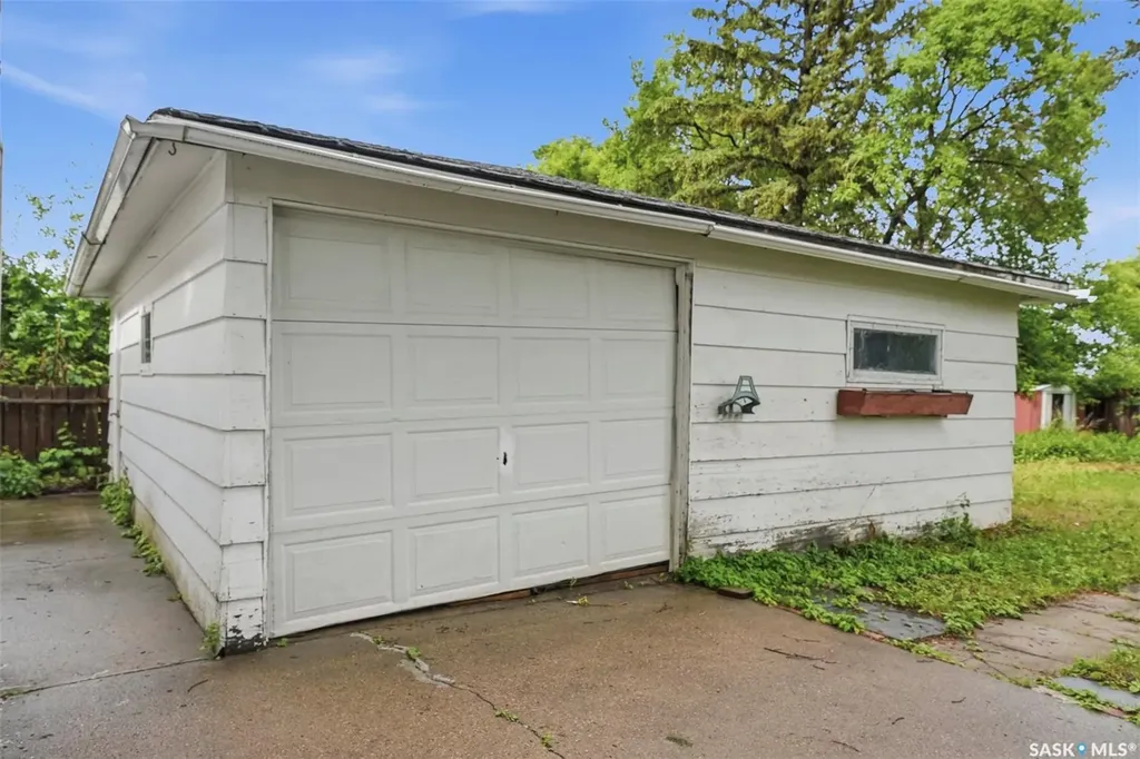 302 U Avenue N Saskatoon SK S7L 3C7