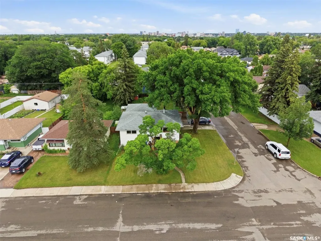 302 U Avenue N Saskatoon SK S7L 3C7