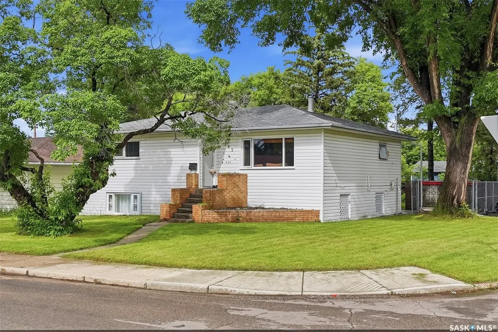 302 U Avenue N Saskatoon SK S7L 3C7