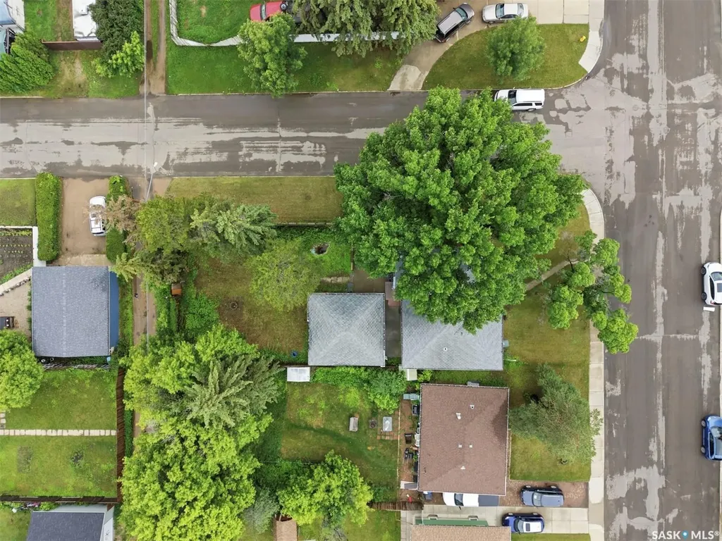 302 U Avenue N Saskatoon SK S7L 3C7