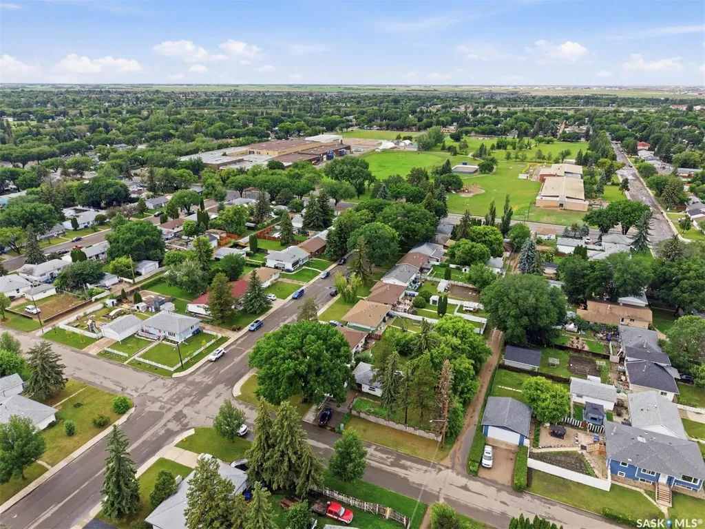 302 U Avenue N Saskatoon SK S7L 3C7
