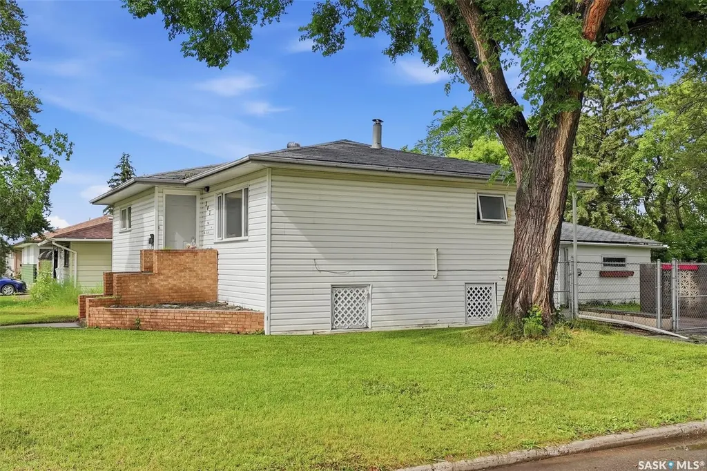 302 U Avenue N Saskatoon SK S7L 3C7