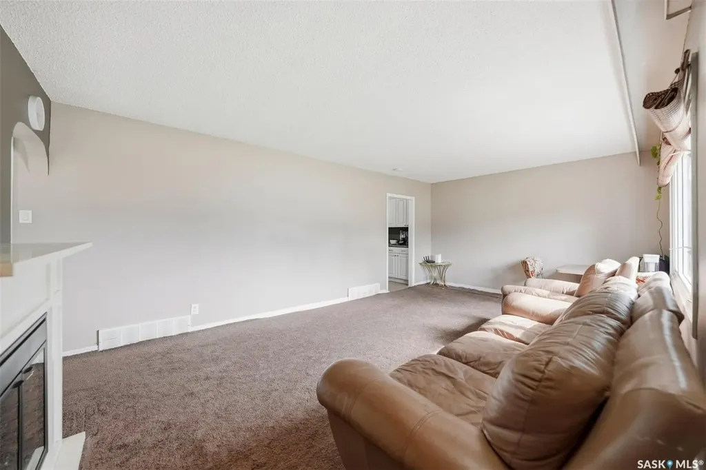 302 U Avenue N Saskatoon SK S7L 3C7