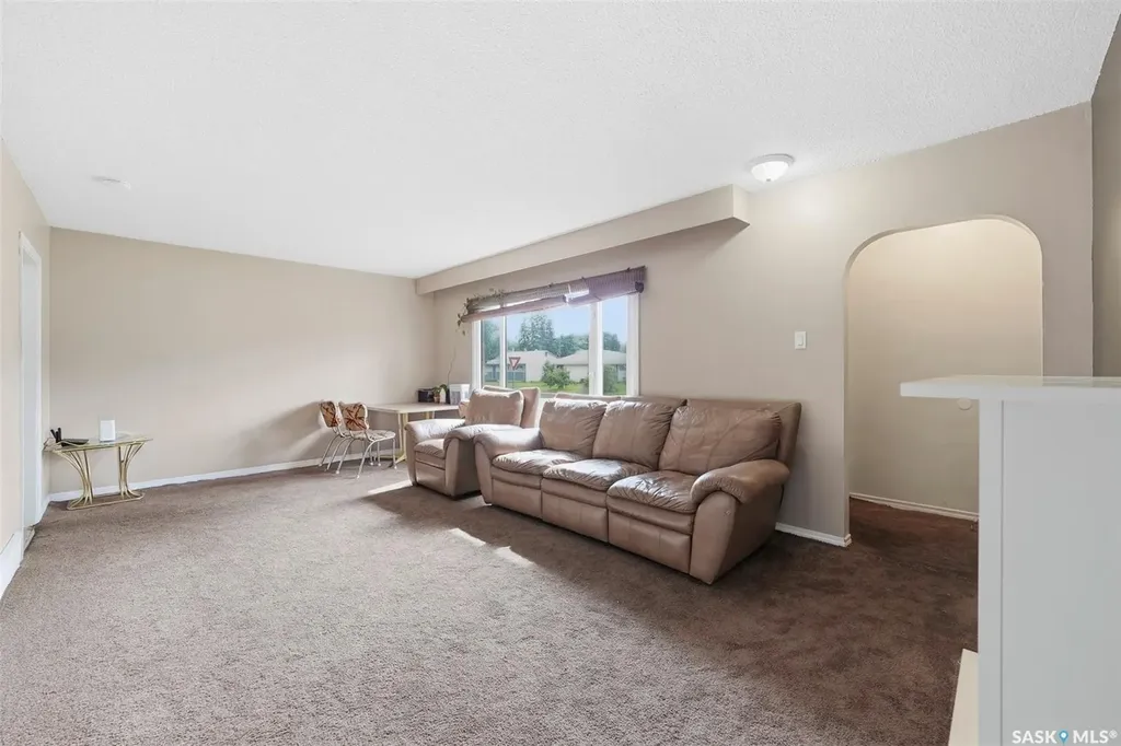 302 U Avenue N Saskatoon SK S7L 3C7