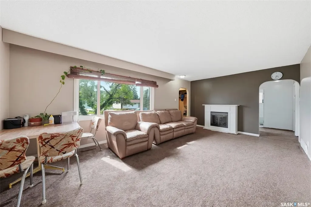 302 U Avenue N Saskatoon SK S7L 3C7
