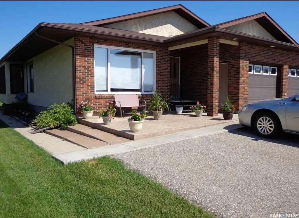 30 Souris Crescent Redvers SK S0C 2H0