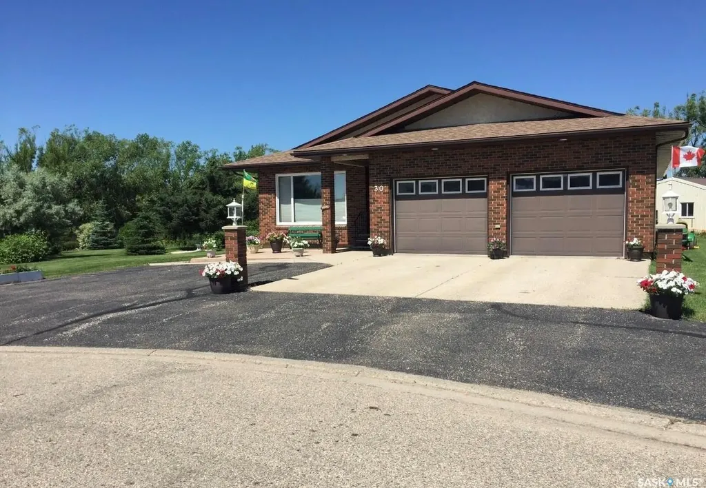30 Souris Crescent Redvers SK S0C 2H0
