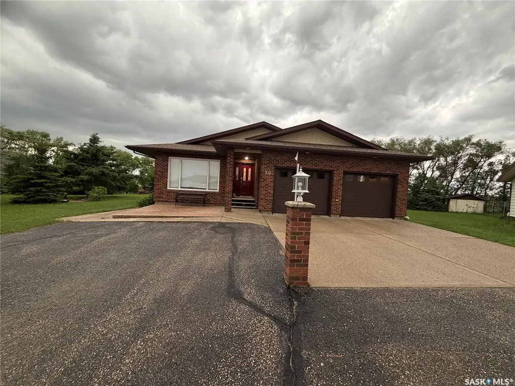 30 Souris Crescent Redvers SK S0C 2H0