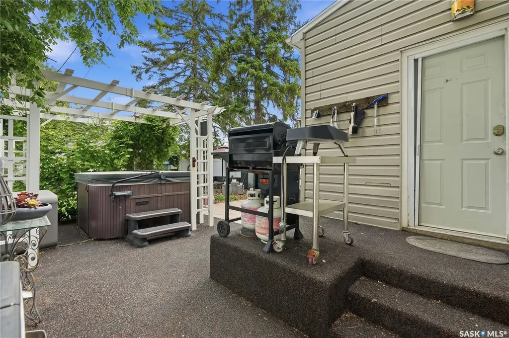 1001 4th Avenue NE Moose Jaw SK S6H 1H9
