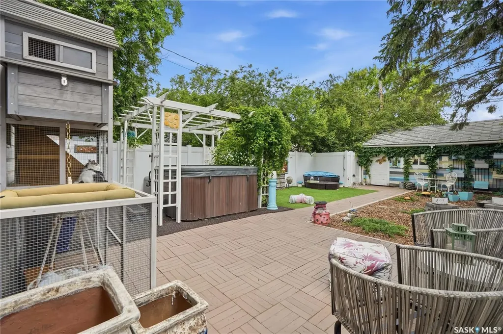 1001 4th Avenue NE Moose Jaw SK S6H 1H9