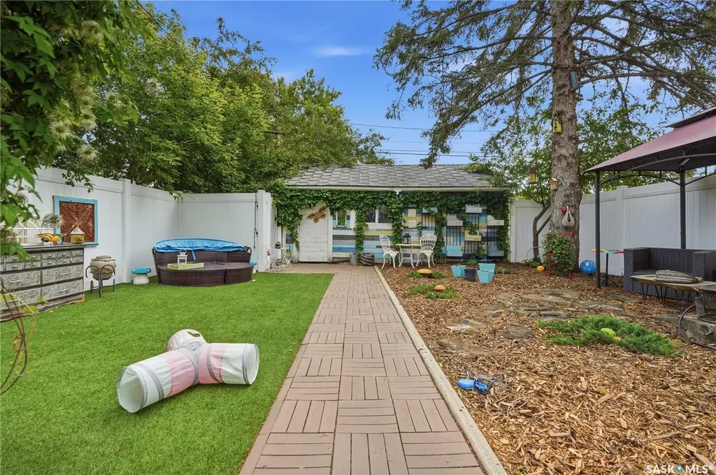 1001 4th Avenue NE Moose Jaw SK S6H 1H9