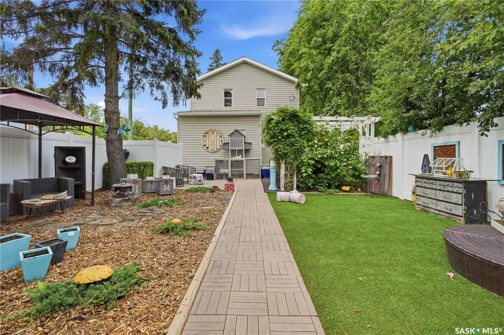 1001 4th Avenue NE Moose Jaw SK S6H 1H9