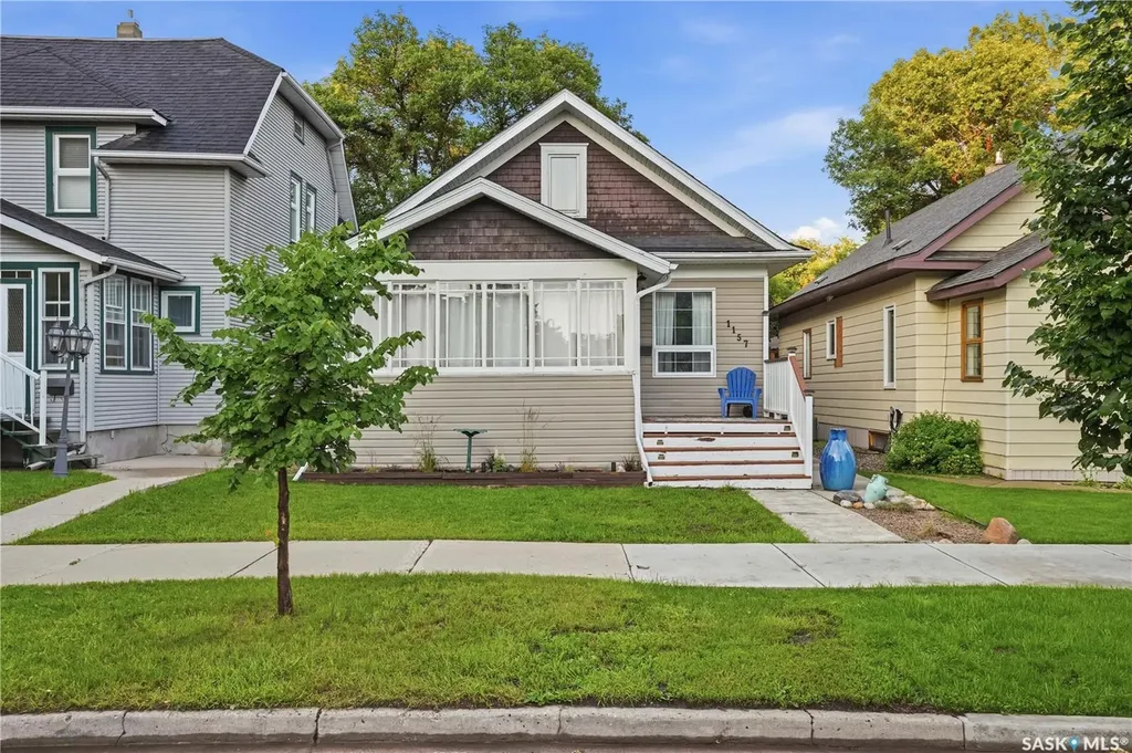 1157 3rd Avenue NW Moose Jaw SK S6H 3V1