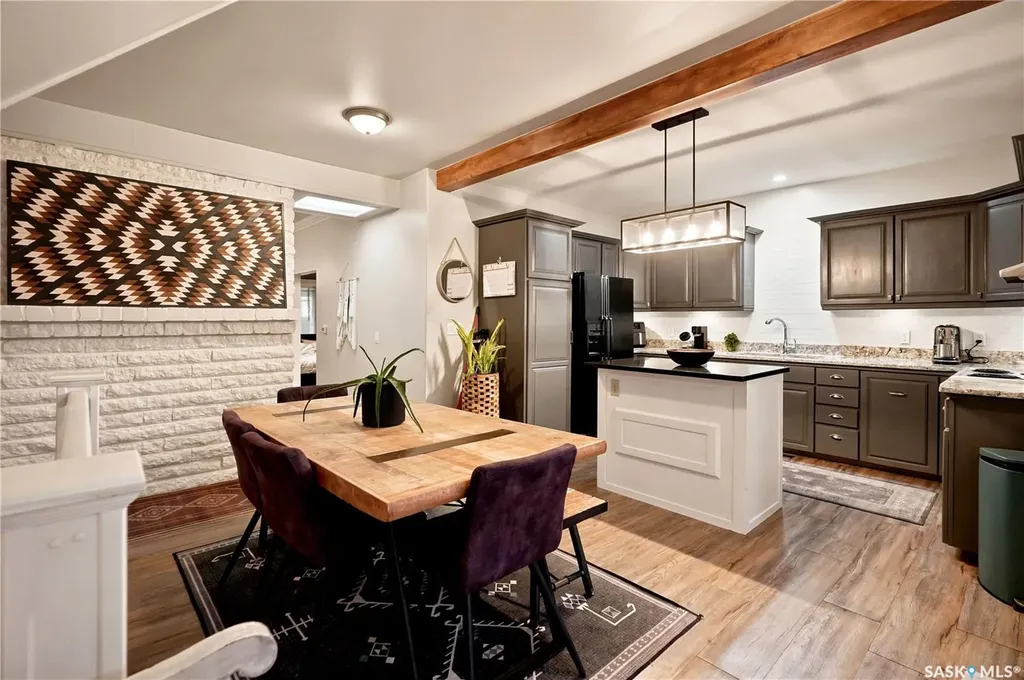 1157 3rd Avenue NW Moose Jaw SK S6H 3V1