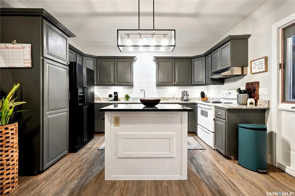 1157 3rd Avenue NW Moose Jaw SK S6H 3V1