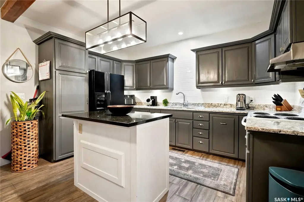 1157 3rd Avenue NW Moose Jaw SK S6H 3V1