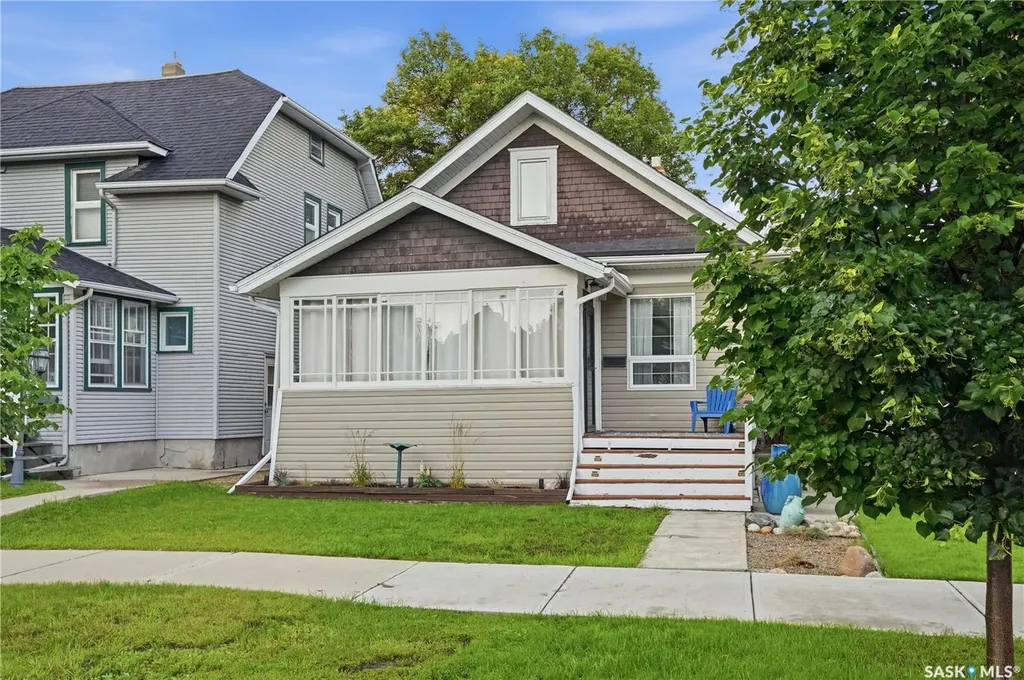 1157 3rd Avenue NW Moose Jaw SK S6H 3V1