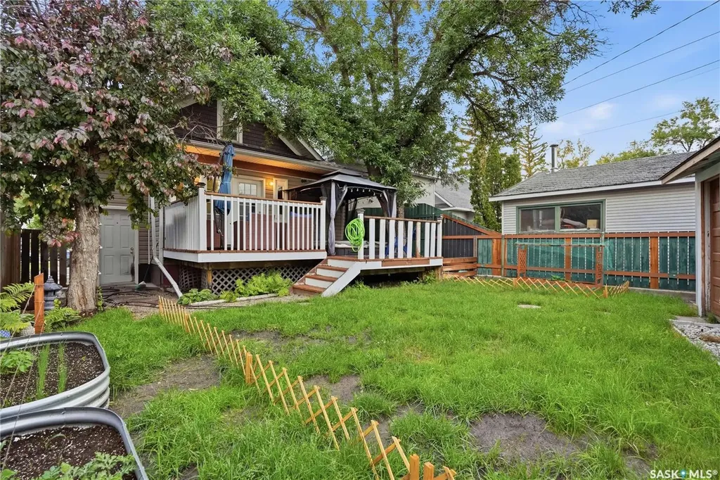 1157 3rd Avenue NW Moose Jaw SK S6H 3V1