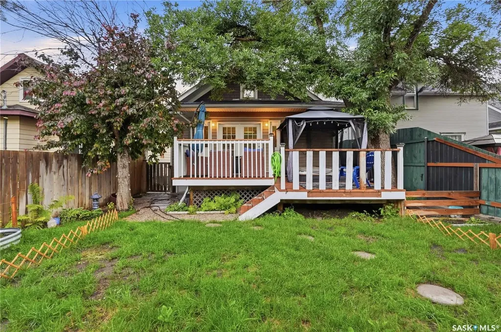 1157 3rd Avenue NW Moose Jaw SK S6H 3V1