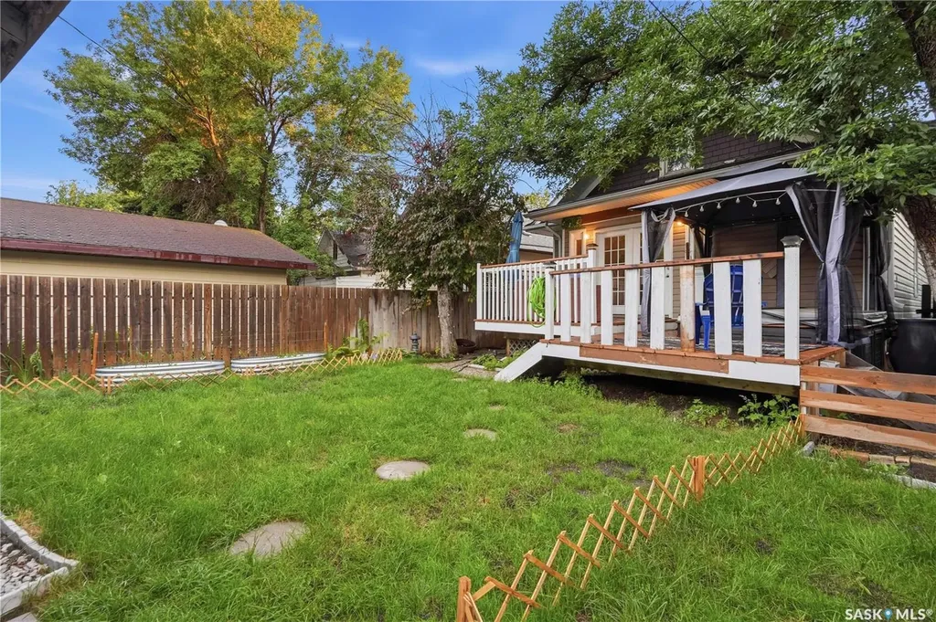 1157 3rd Avenue NW Moose Jaw SK S6H 3V1