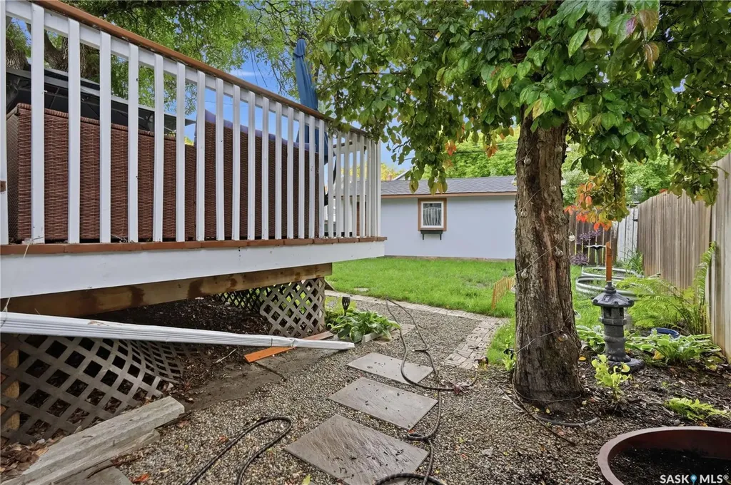 1157 3rd Avenue NW Moose Jaw SK S6H 3V1
