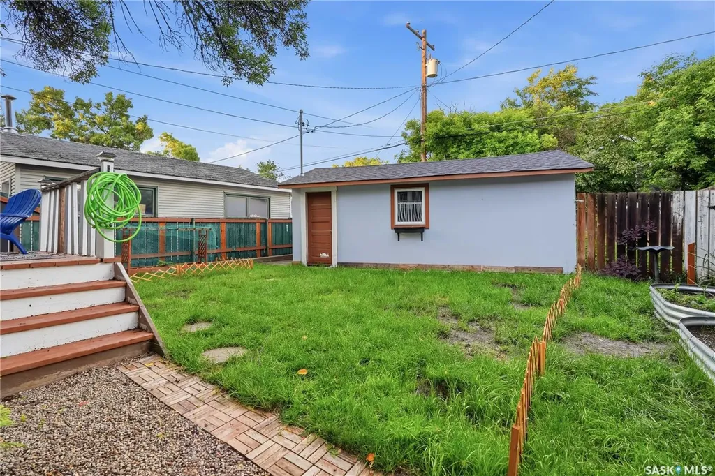 1157 3rd Avenue NW Moose Jaw SK S6H 3V1